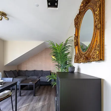 Le Mini Metro Balcony By I-stay *