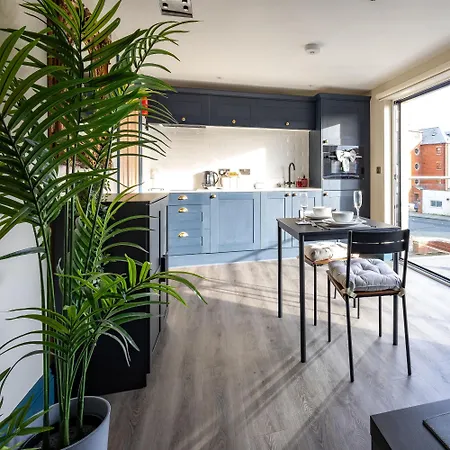 Le Mini Metro Balcony By I-stay Whitby