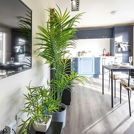 Le Mini Metro Balcony By I-stay *