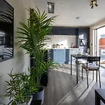 Le Mini Metro Balcony By I-stay شقة ويتبي