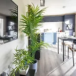 Le Mini Metro Balcony By I-stay *