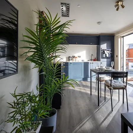 Le Mini Metro Balcony By I-stay Daire Whitby