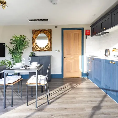 Le Mini Metro - First Floor Apartment *