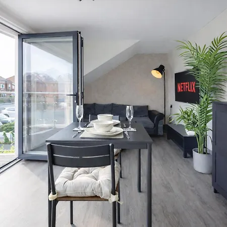 Le Mini Metro Balcony By I-stay Daire Whitby